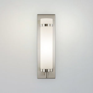 Urban Ambiance - Wall Sconce - UHP4633 Mid Century Modern Indoor Wall Sconce, 18''H x 4"W x 5''D, Brushed Nickel Finish, Busselton Collection - 